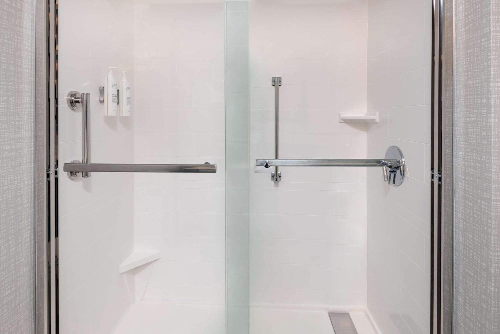 Hampton Inn Hartford Airport Windsor Locks Zimmer foto